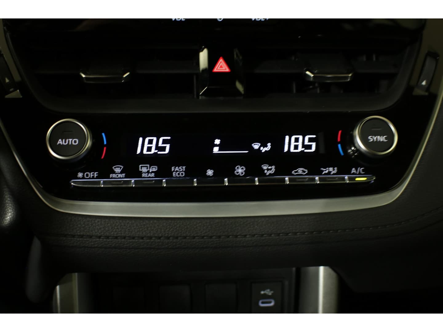 Toyota Corolla-cross thumbnail 10