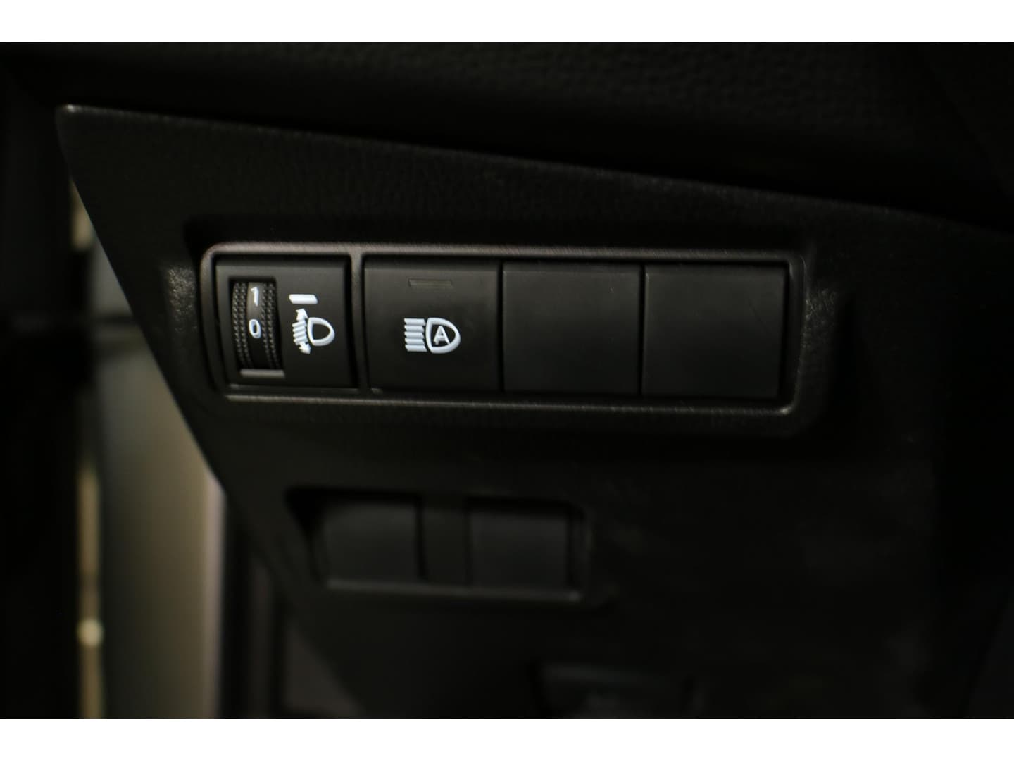 Toyota Corolla-cross thumbnail 15