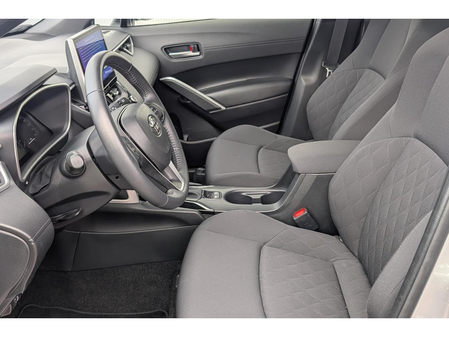 Toyota Corolla-cross thumbnail 20