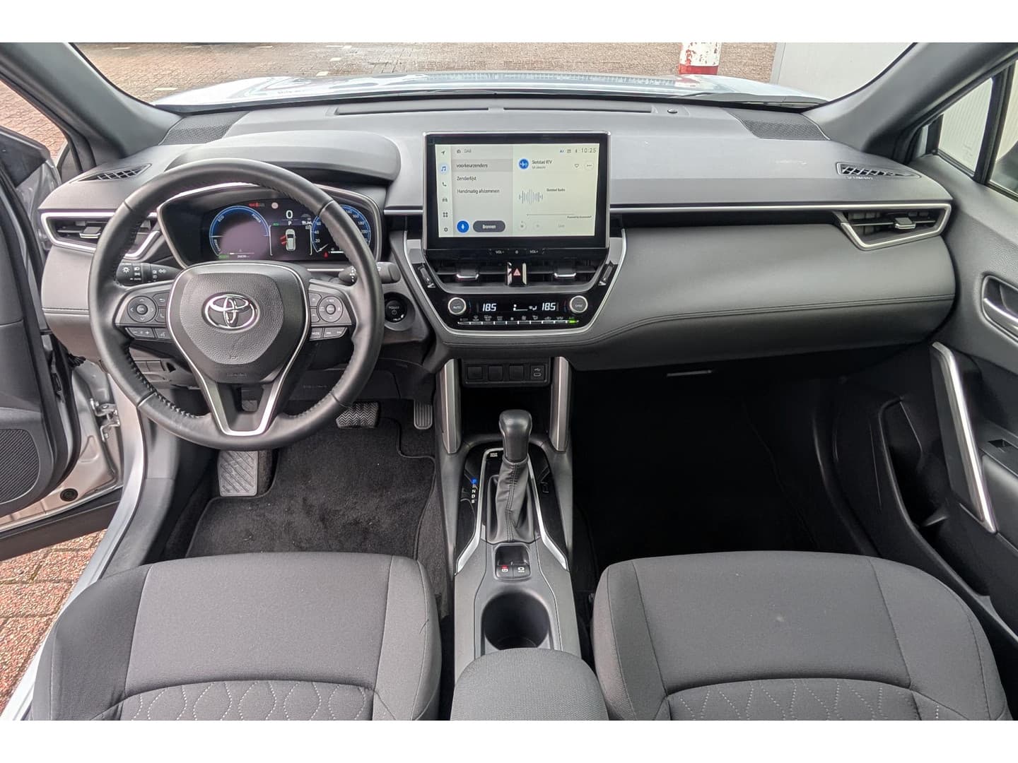 Toyota Corolla-cross thumbnail 22