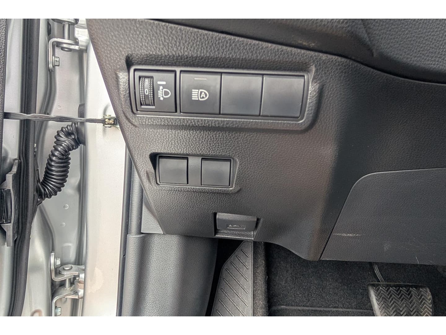 Toyota Corolla-cross thumbnail 25