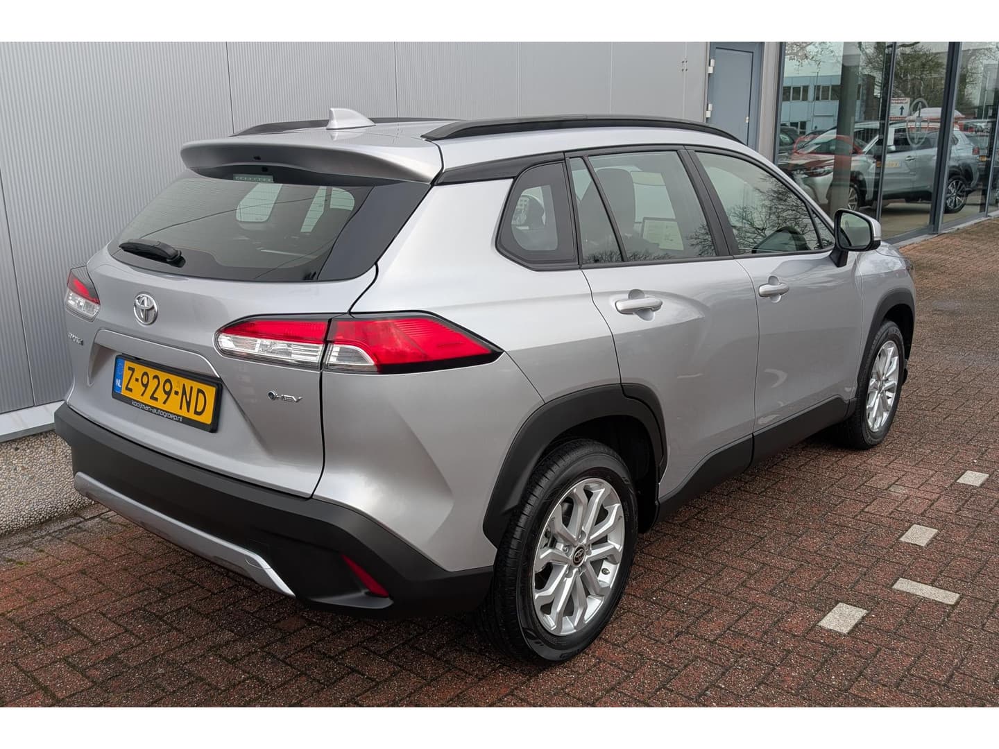 Toyota Corolla-cross thumbnail 7