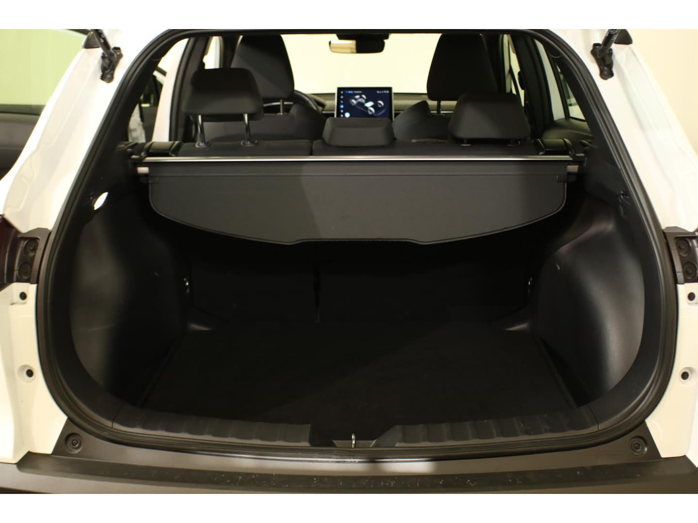 Toyota Corolla-cross thumbnail 17