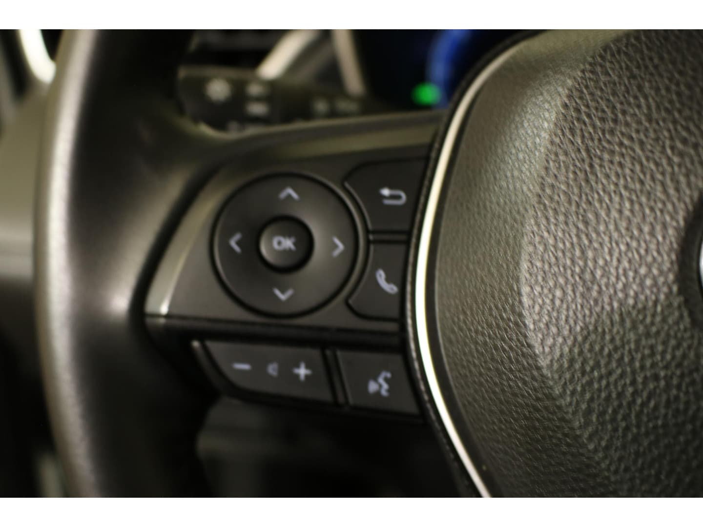 Toyota Corolla-cross thumbnail 18