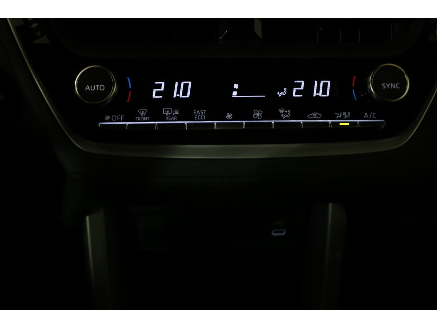 Toyota Corolla-cross thumbnail 20