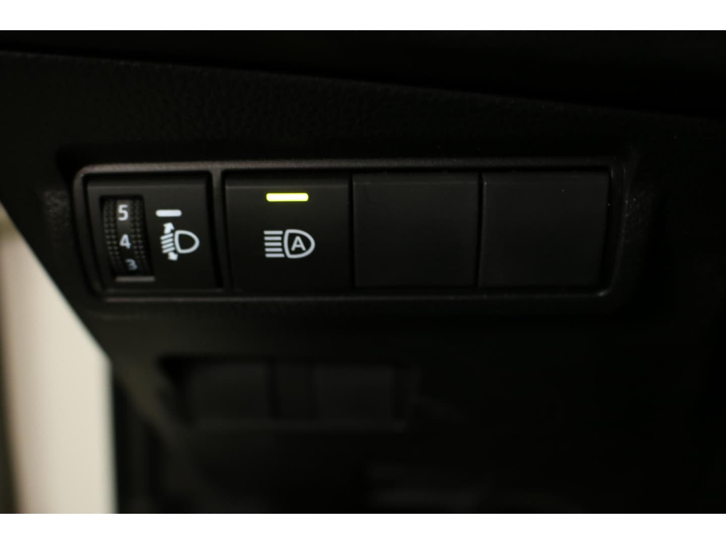 Toyota Corolla-cross thumbnail 22