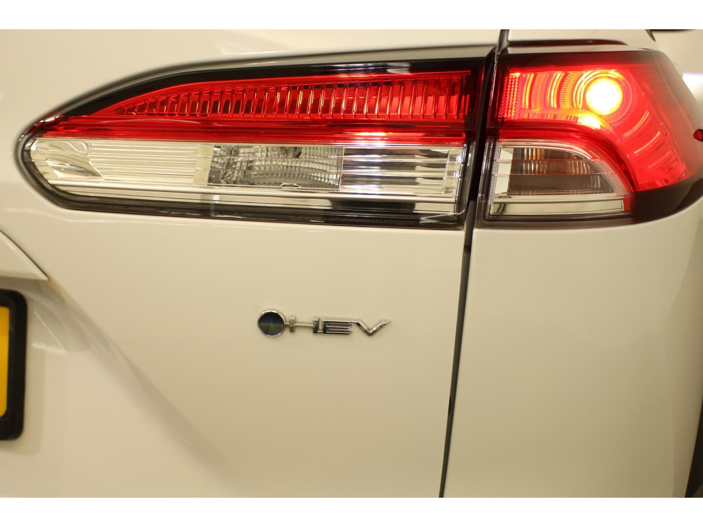 Toyota Corolla-cross thumbnail 24