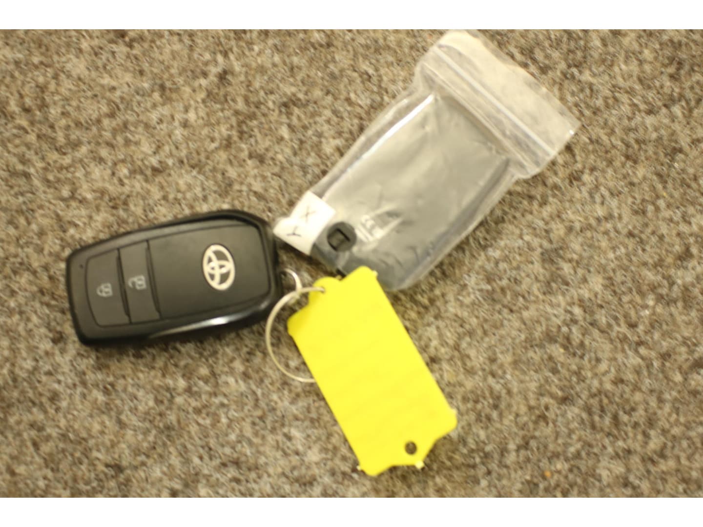 Toyota Corolla-cross thumbnail 25