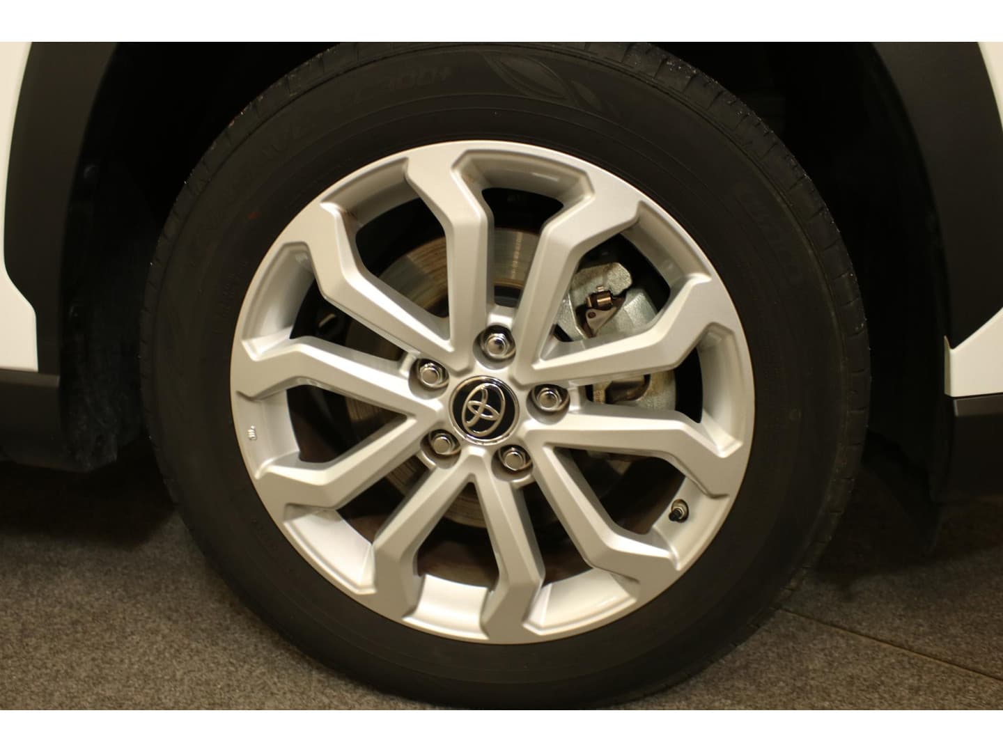 Toyota Corolla-cross thumbnail 9