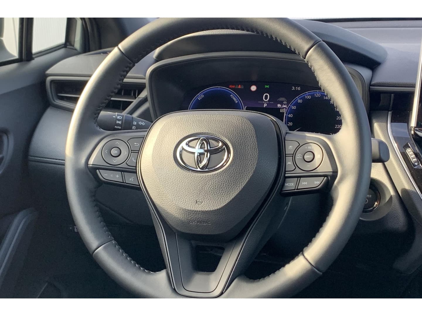 Toyota Corolla-cross thumbnail 14