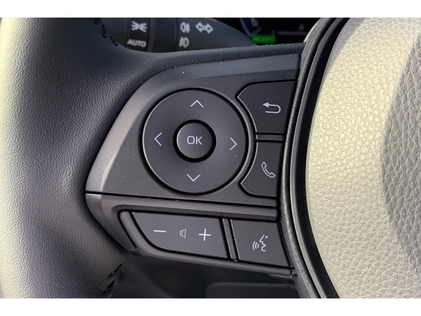 Toyota Corolla-cross thumbnail 15