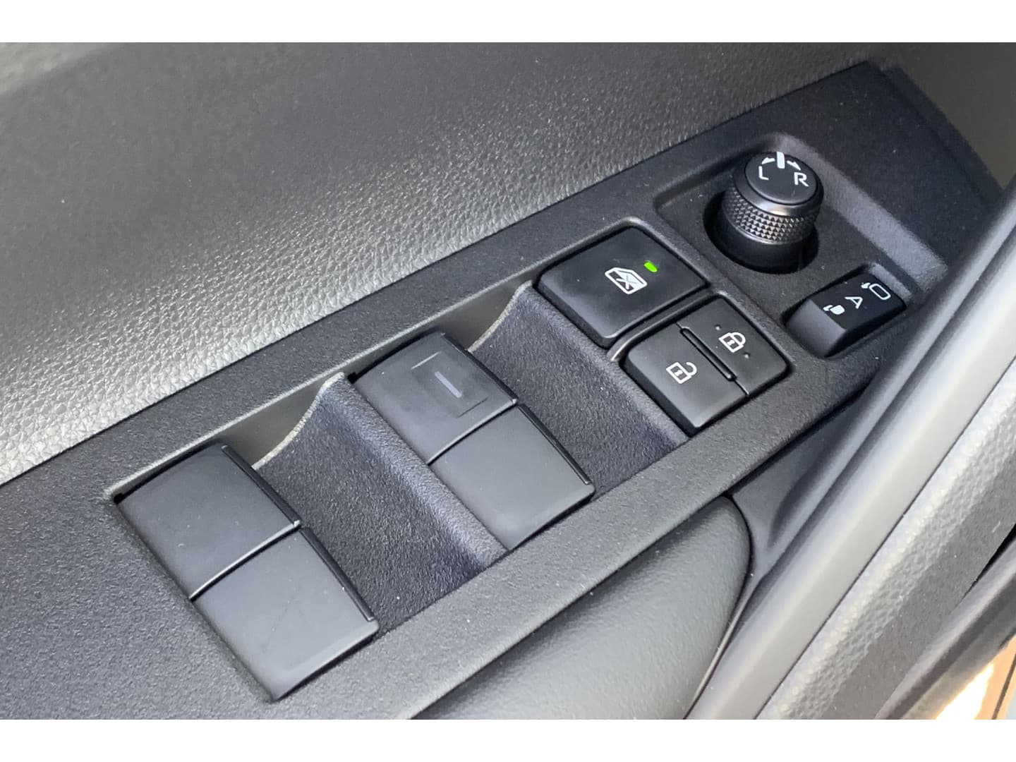 Toyota Corolla-cross thumbnail 26