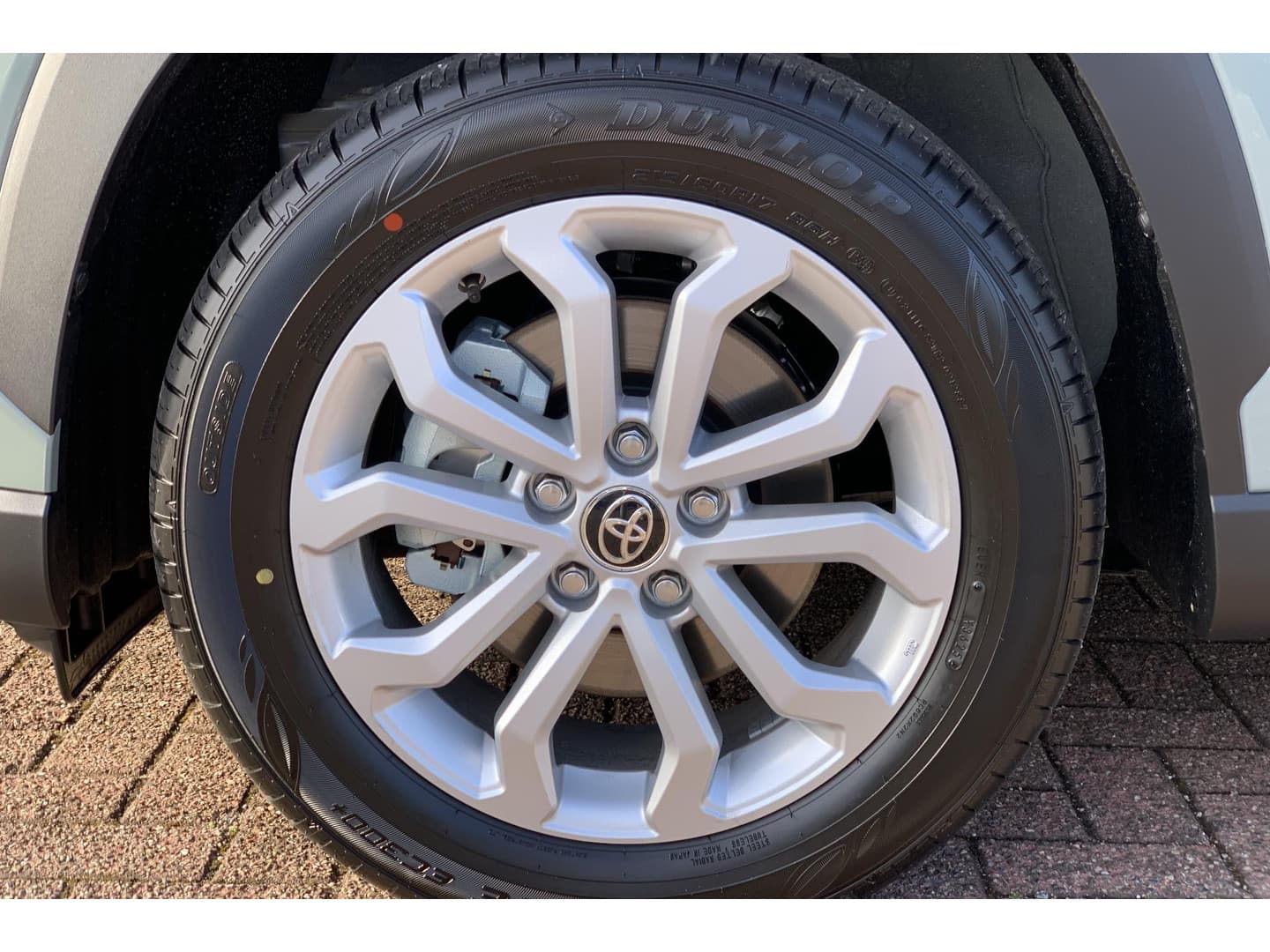 Toyota Corolla-cross thumbnail 8