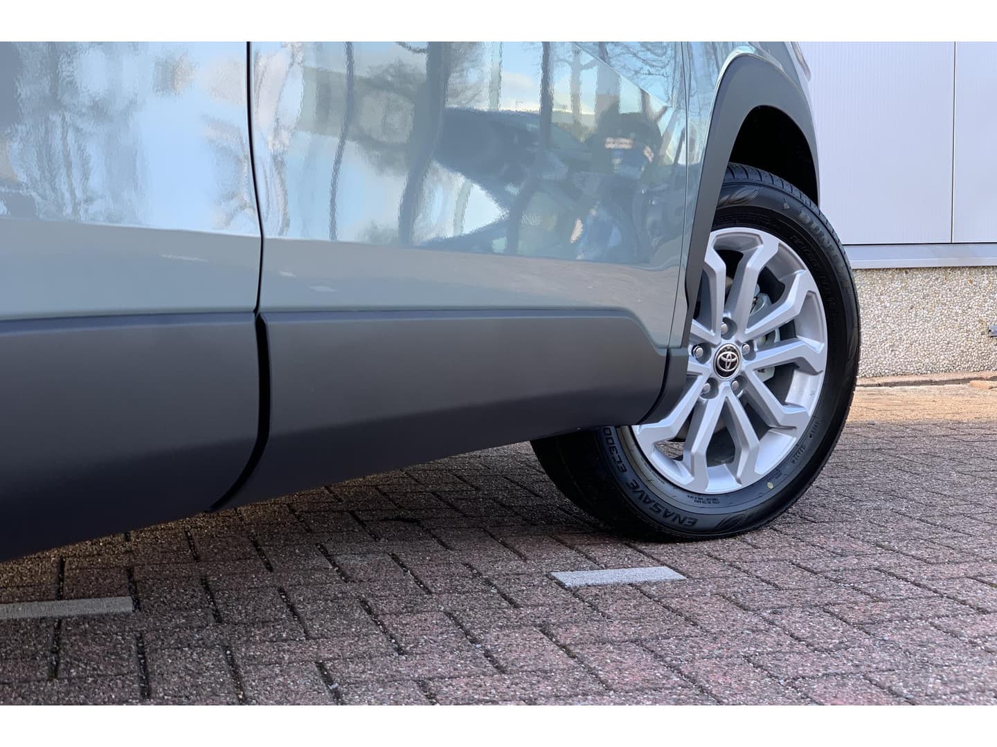 Toyota Corolla-cross thumbnail 9