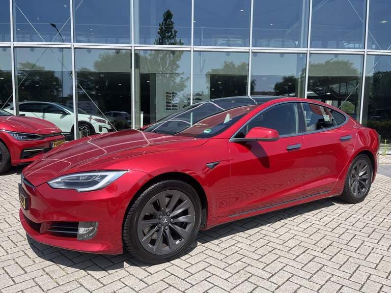 Tesla Model-s thumbnail 33