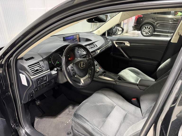 Lexus Ct thumbnail 41