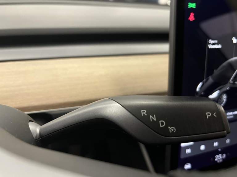 Tesla Model-3 thumbnail 32