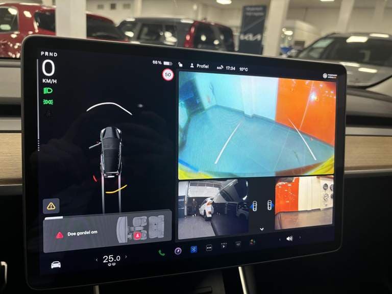 Tesla Model-3 thumbnail 33