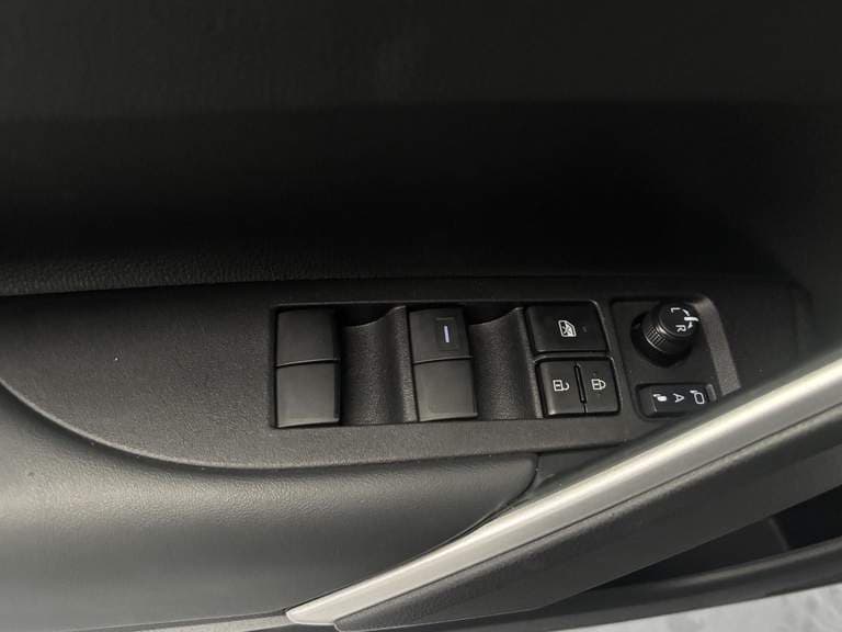 Toyota Corolla-cross thumbnail 32