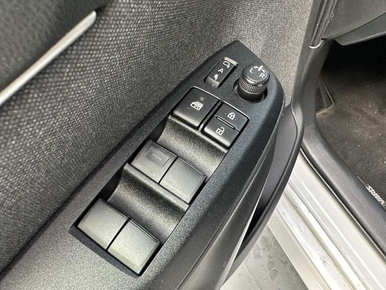 Toyota Yaris thumbnail 34