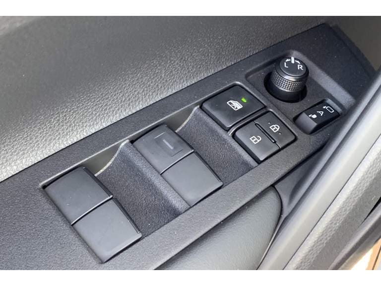 Toyota Corolla-cross thumbnail 52