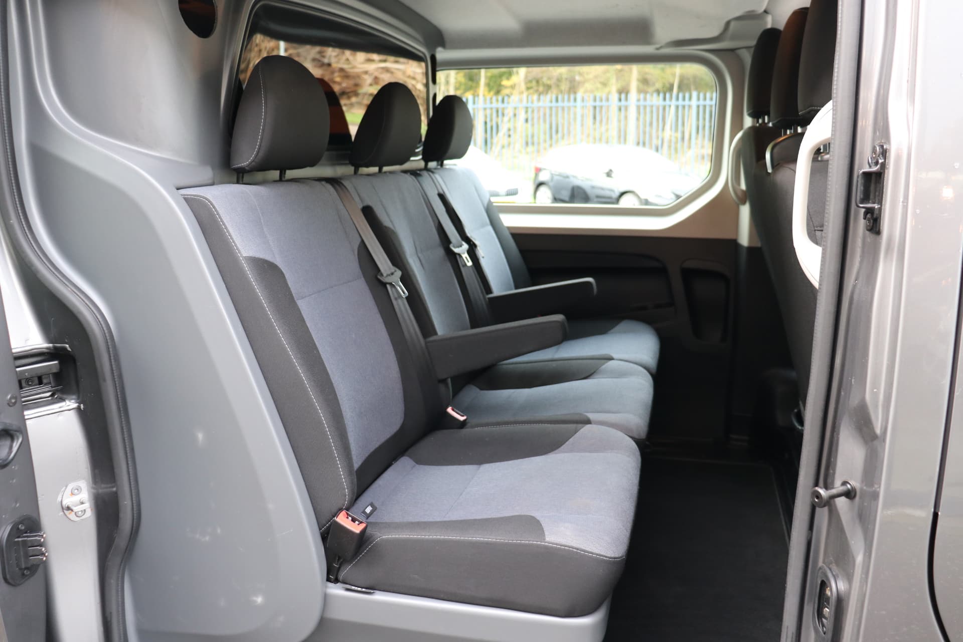 Opel Vivaro 1.6 CDTI L2H1 DC Business+ EcoFlex EX. BTW 1e eigenaar Lease v.a. 395,- p/m thumbnail 18