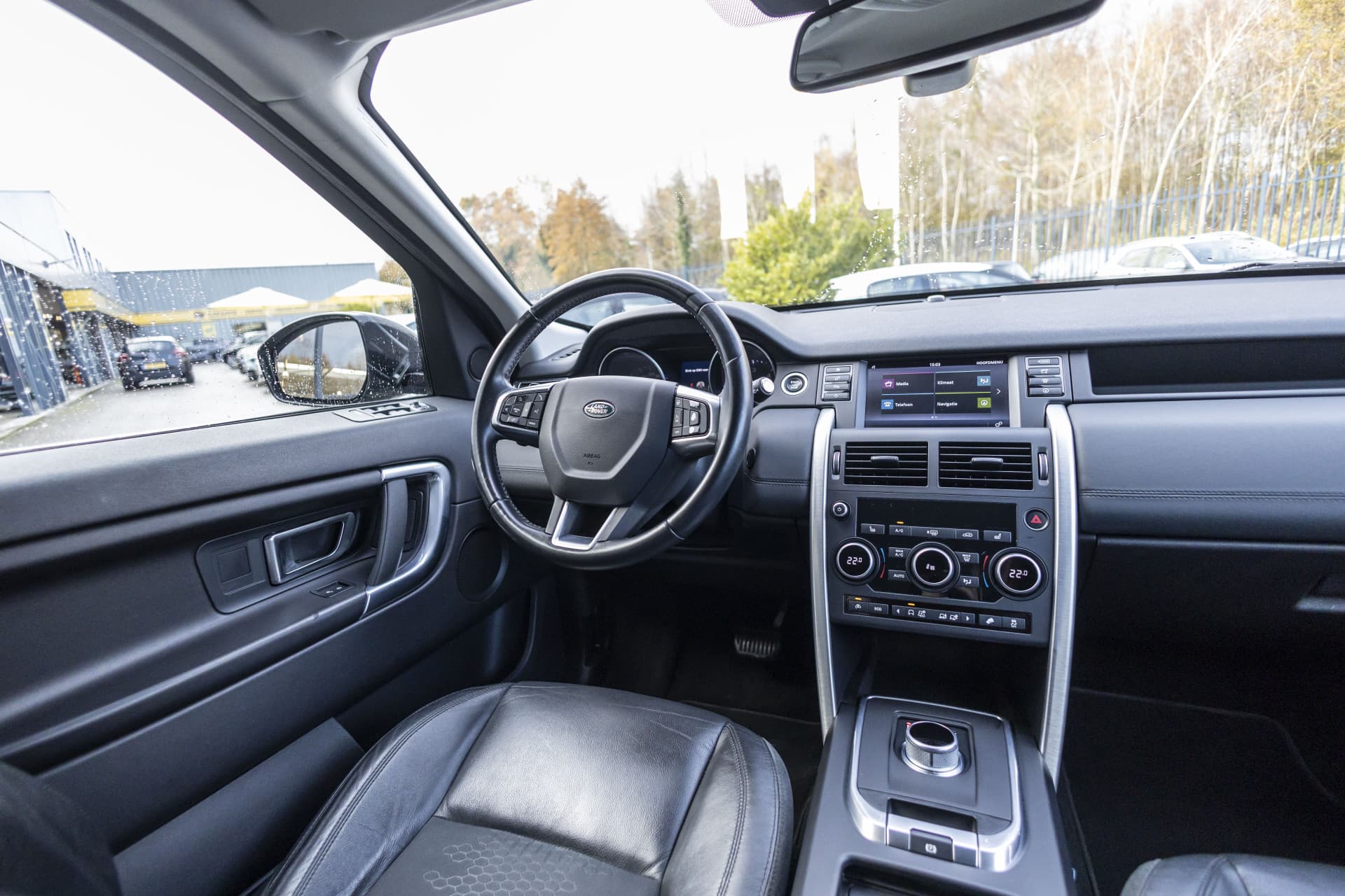 Land Rover Discovery Sport 2.0 TD4 HSE thumbnail 17