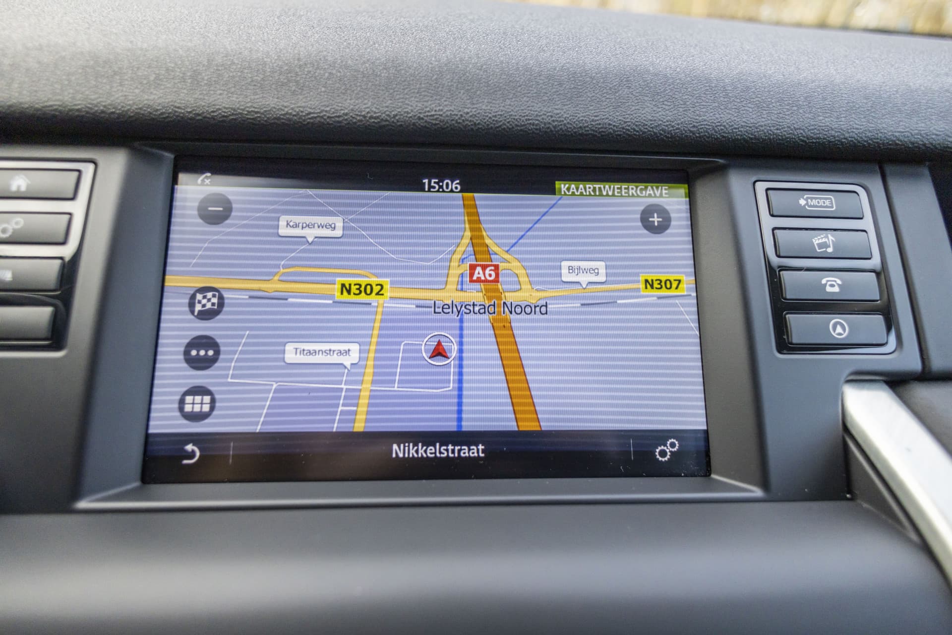 Land Rover Discovery Sport 2.0 TD4 HSE thumbnail 40