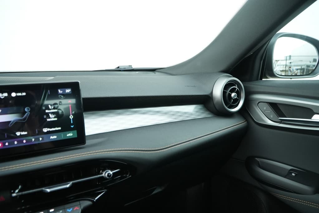 Alfa Romeo Tonale 1.3T PHEV 280 PK Veloce | Leder | Navi | LED | 19" thumbnail 34