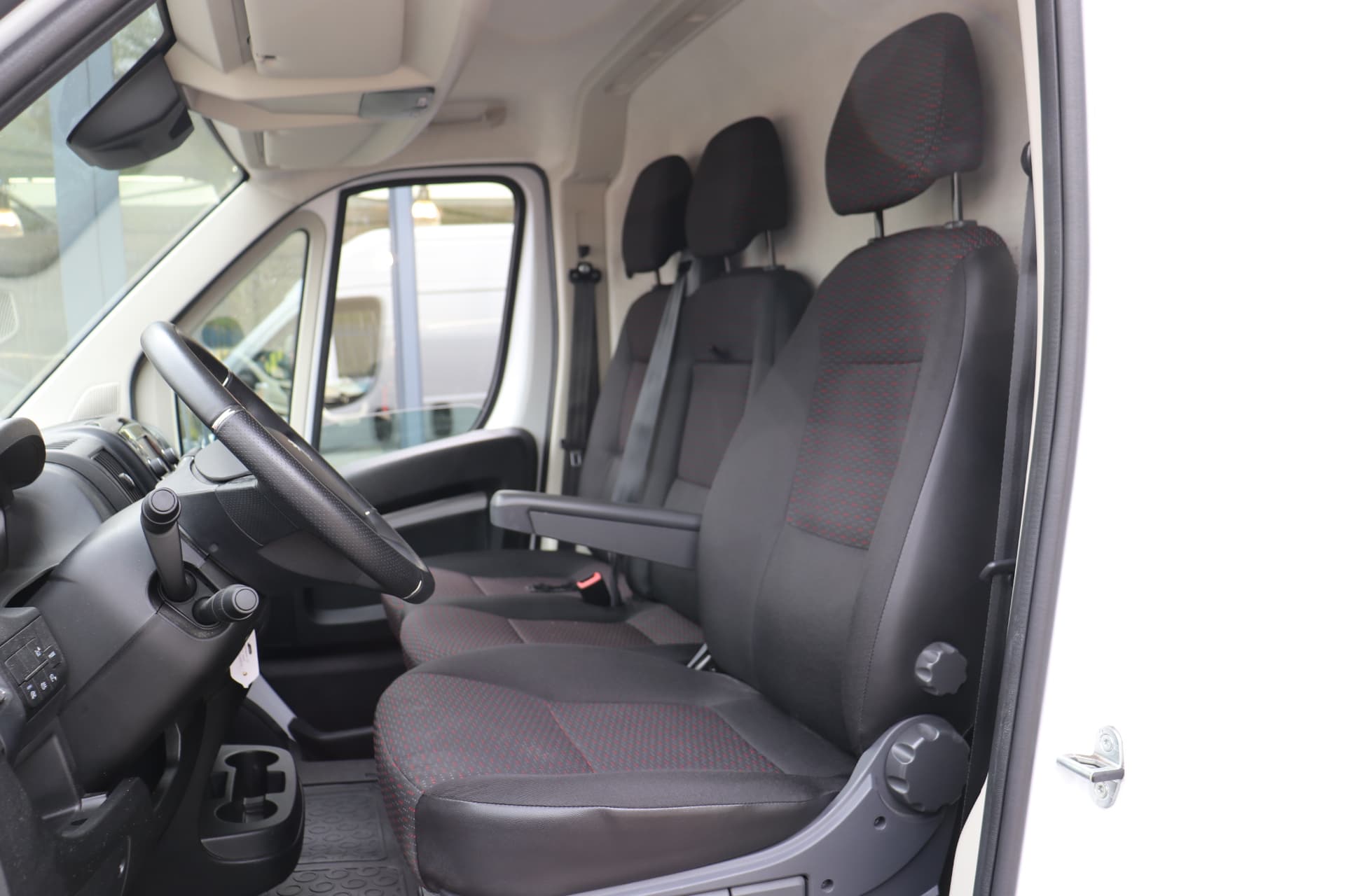 Peugeot Boxer 335 2.2 BlueHDi 140 L2H2 Pro EX.BTW thumbnail 15