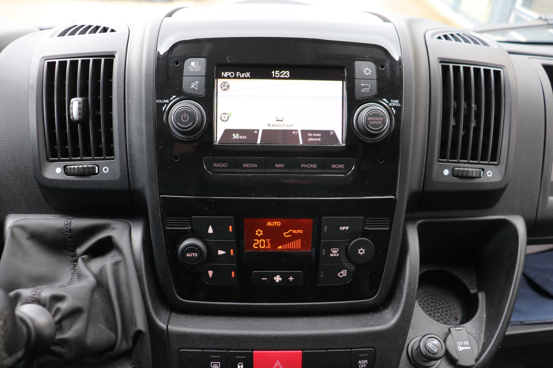 Peugeot Boxer 335 2.2 BlueHDi 140 L2H2 Pro EX.BTW thumbnail 8