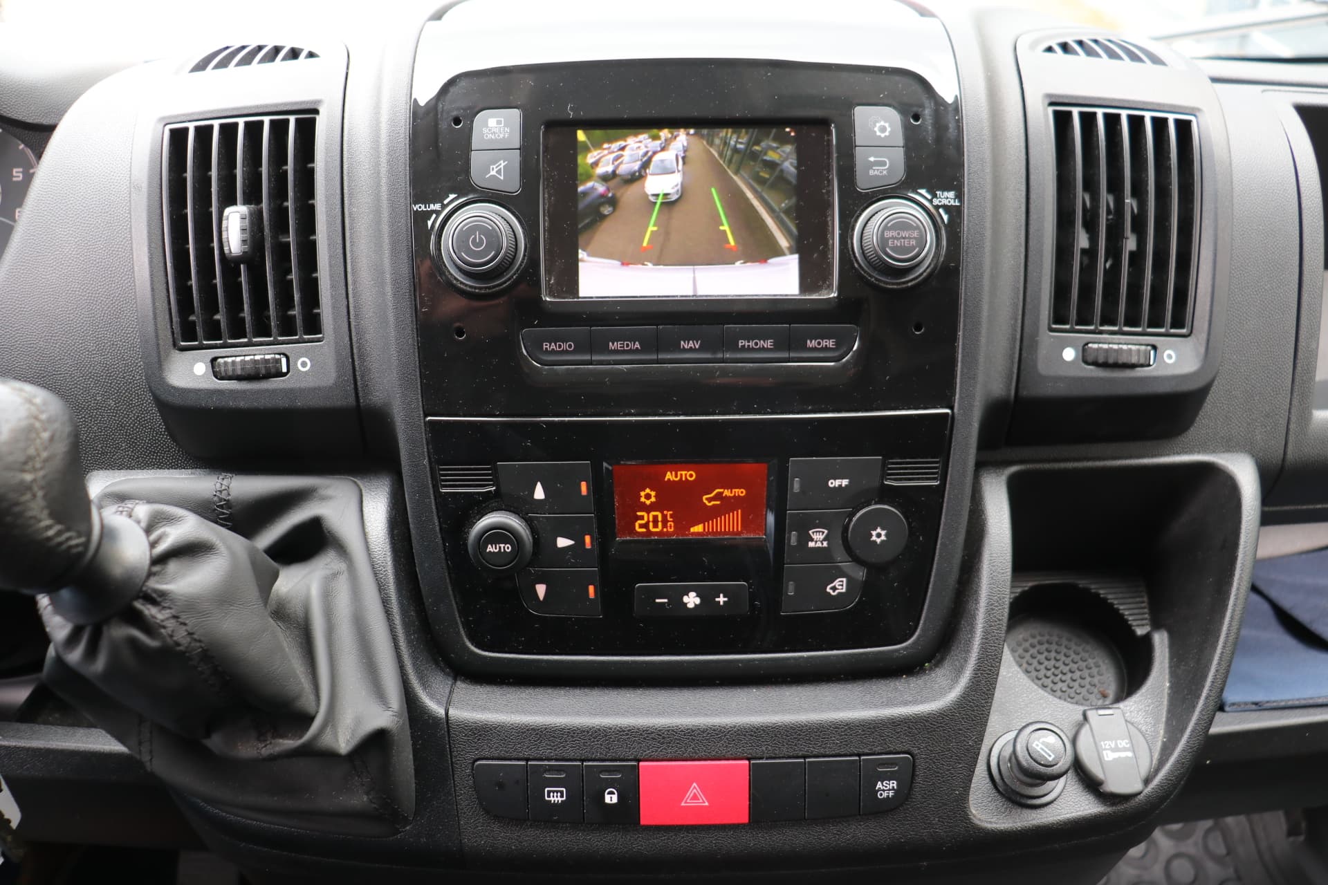 Peugeot Boxer 335 2.2 BlueHDi 140 L2H2 Pro EX.BTW thumbnail 9