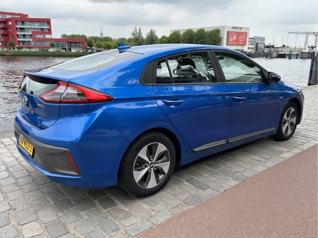 Hyundai Ioniq Comfort EV thumbnail 2