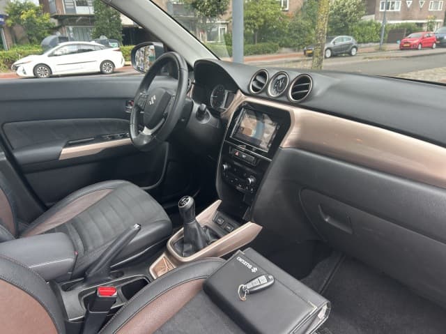 Suzuki Vitara 1.6 High Executive thumbnail 3