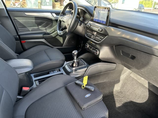 Ford Focus 1.5 EcoBoost Titanium Business thumbnail 3