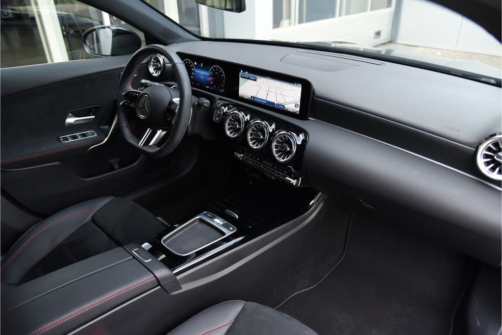 Mercedes-Benz A-Klasse 180 AMG Line thumbnail 16