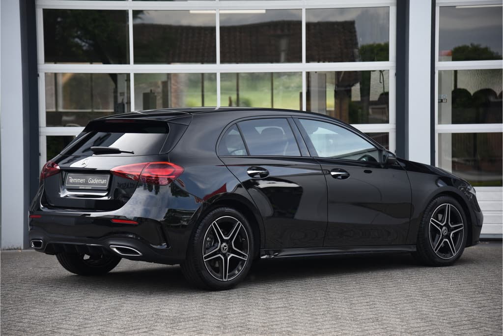 Mercedes-Benz A-Klasse 180 AMG Line thumbnail 4