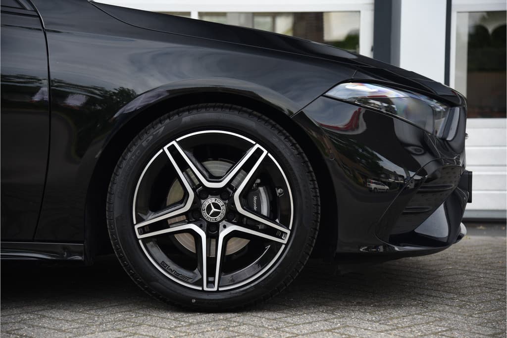 Mercedes-Benz A-Klasse 180 AMG Line thumbnail 5