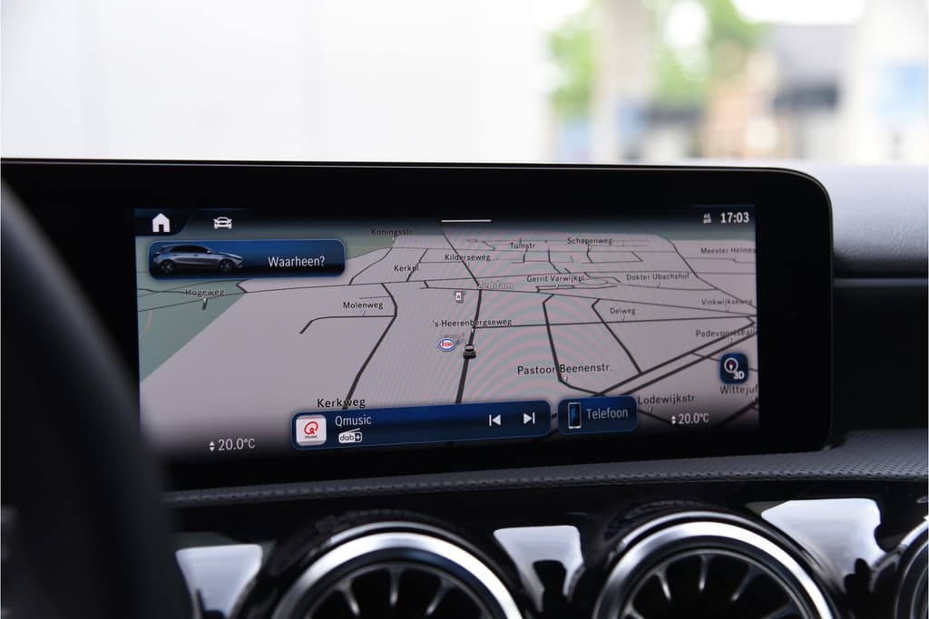 Mercedes-Benz A-Klasse 180 AMG Line thumbnail 9