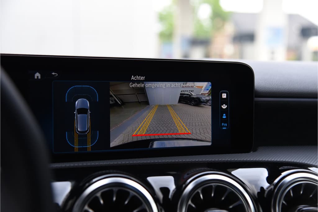 Mercedes-Benz A-Klasse 180 AMG Line thumbnail 10