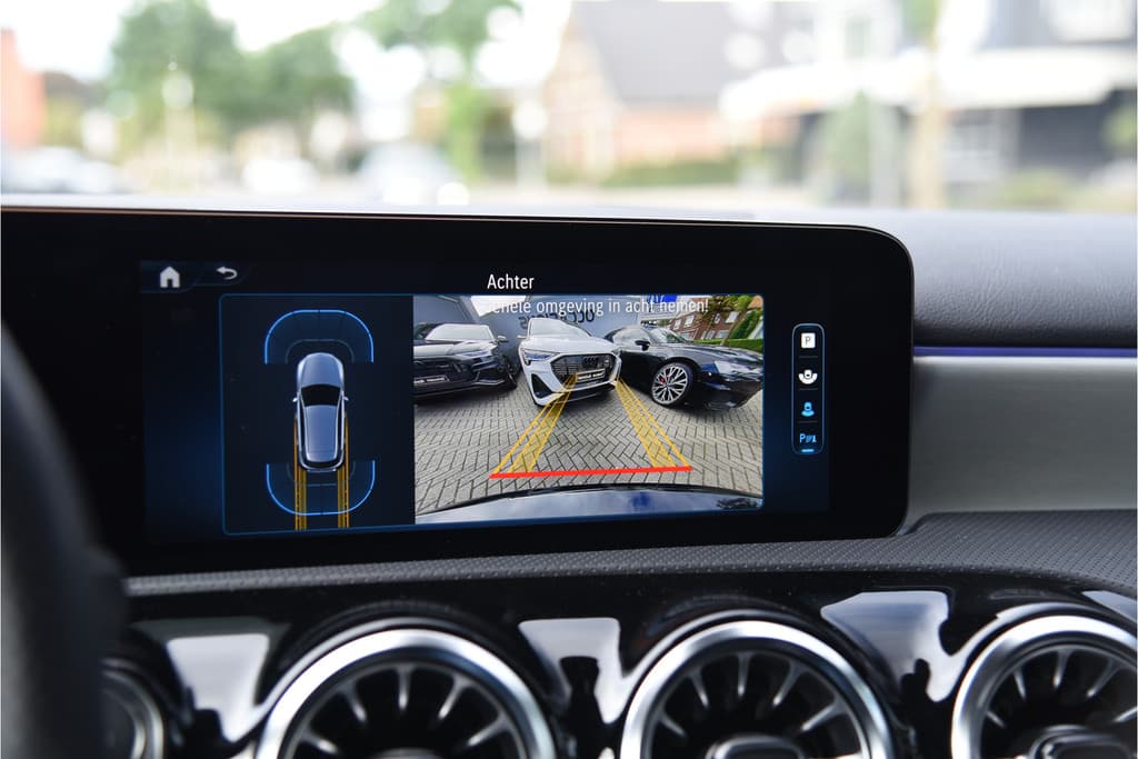 Mercedes-Benz A-Klasse 250 e AMG Line thumbnail 12