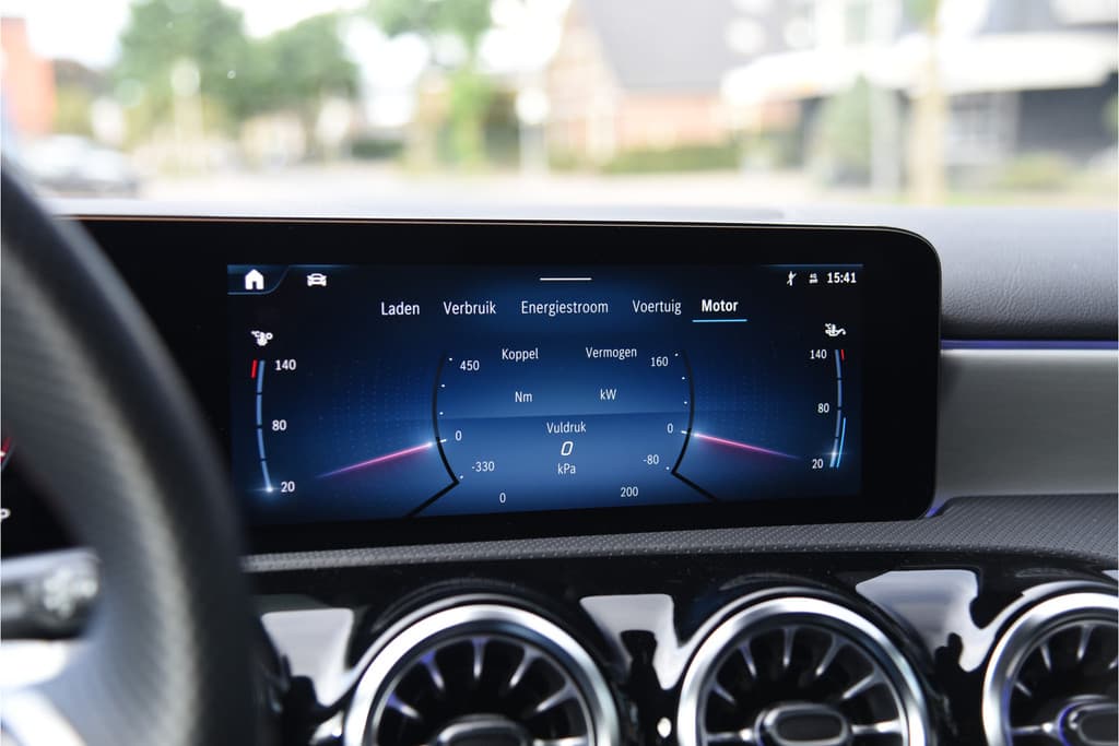 Mercedes-Benz A-Klasse 250 e AMG Line thumbnail 14