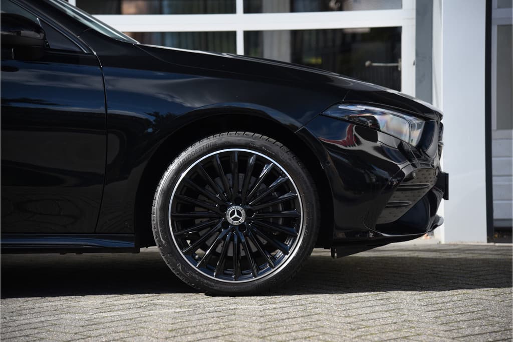 Mercedes-Benz A-Klasse 250 e AMG Line thumbnail 5