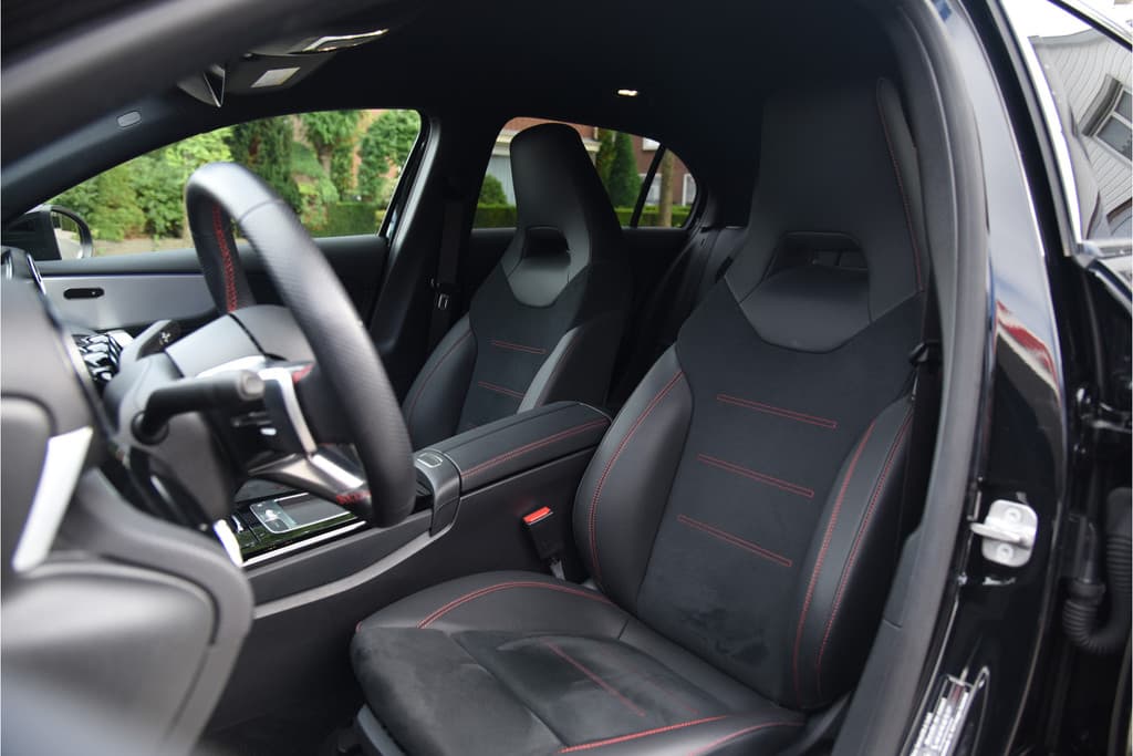 Mercedes-Benz A-Klasse 250 e AMG Line thumbnail 6