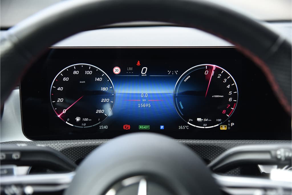 Mercedes-Benz A-Klasse 250 e AMG Line thumbnail 10