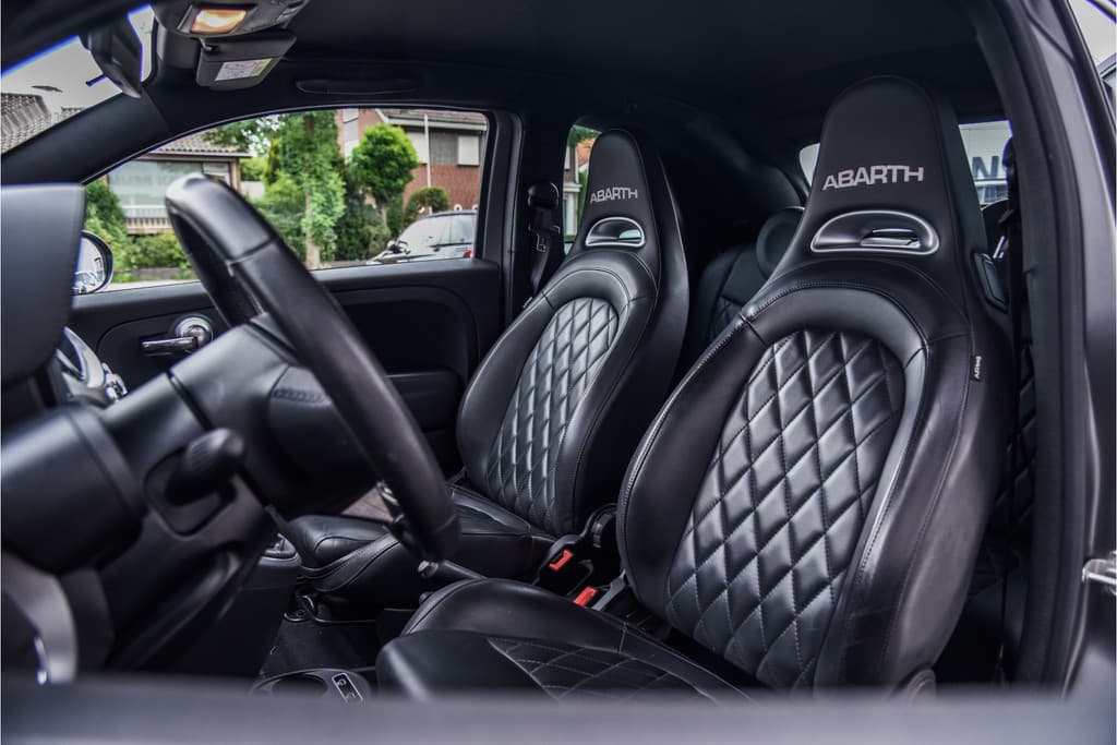 Fiat 500C 1.4 T-Jet Abarth Turismo 70th Anniversary thumbnail 5