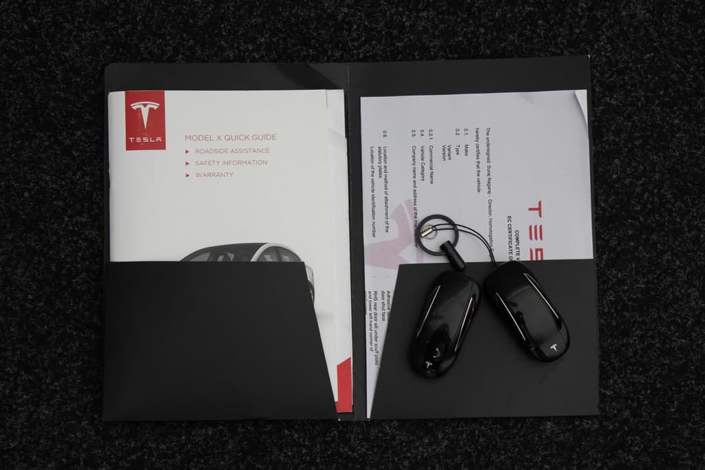 Tesla Model X 90D Base thumbnail 15