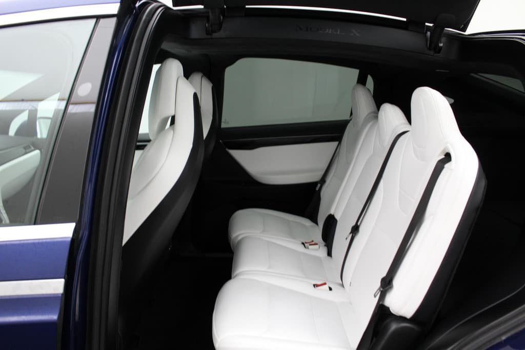 Tesla Model X 90D Base thumbnail 16