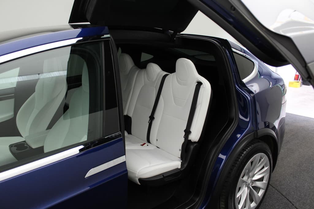 Tesla Model X 90D Base thumbnail 17