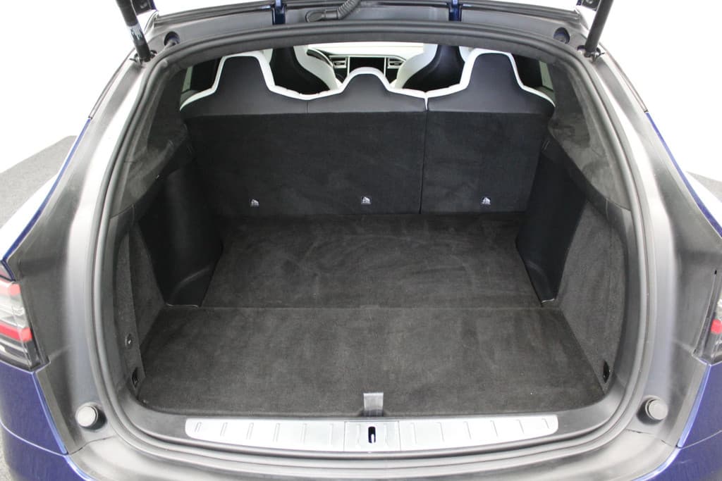 Tesla Model X 90D Base thumbnail 18